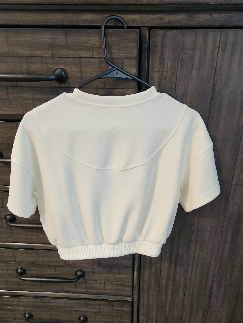 Women's LULULEMON Cream Cropped Short-Sleeve Top - Casual Pullover - Picture 2 of 3